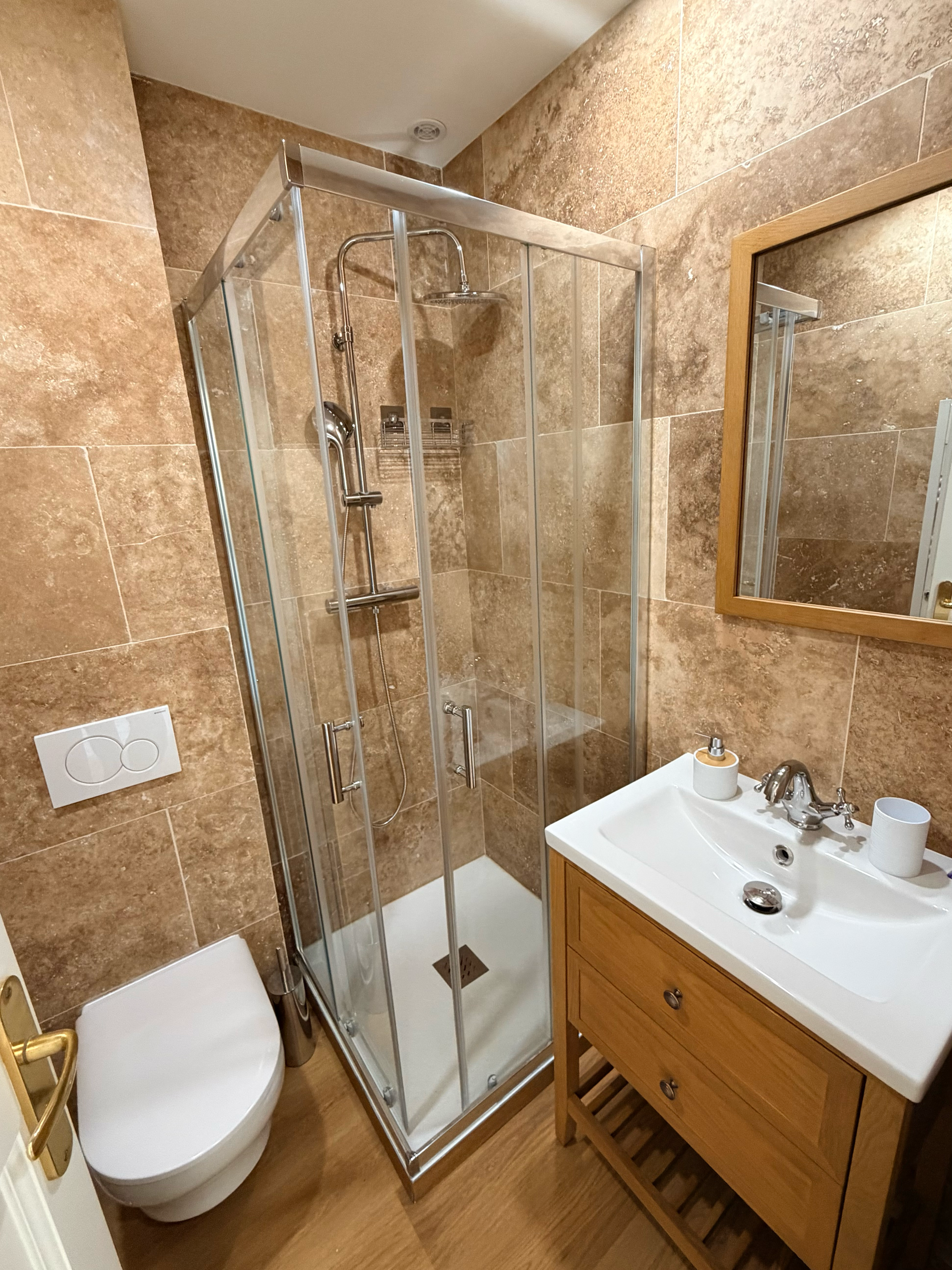 ID 219 MACE 2 BEDROOMS 6