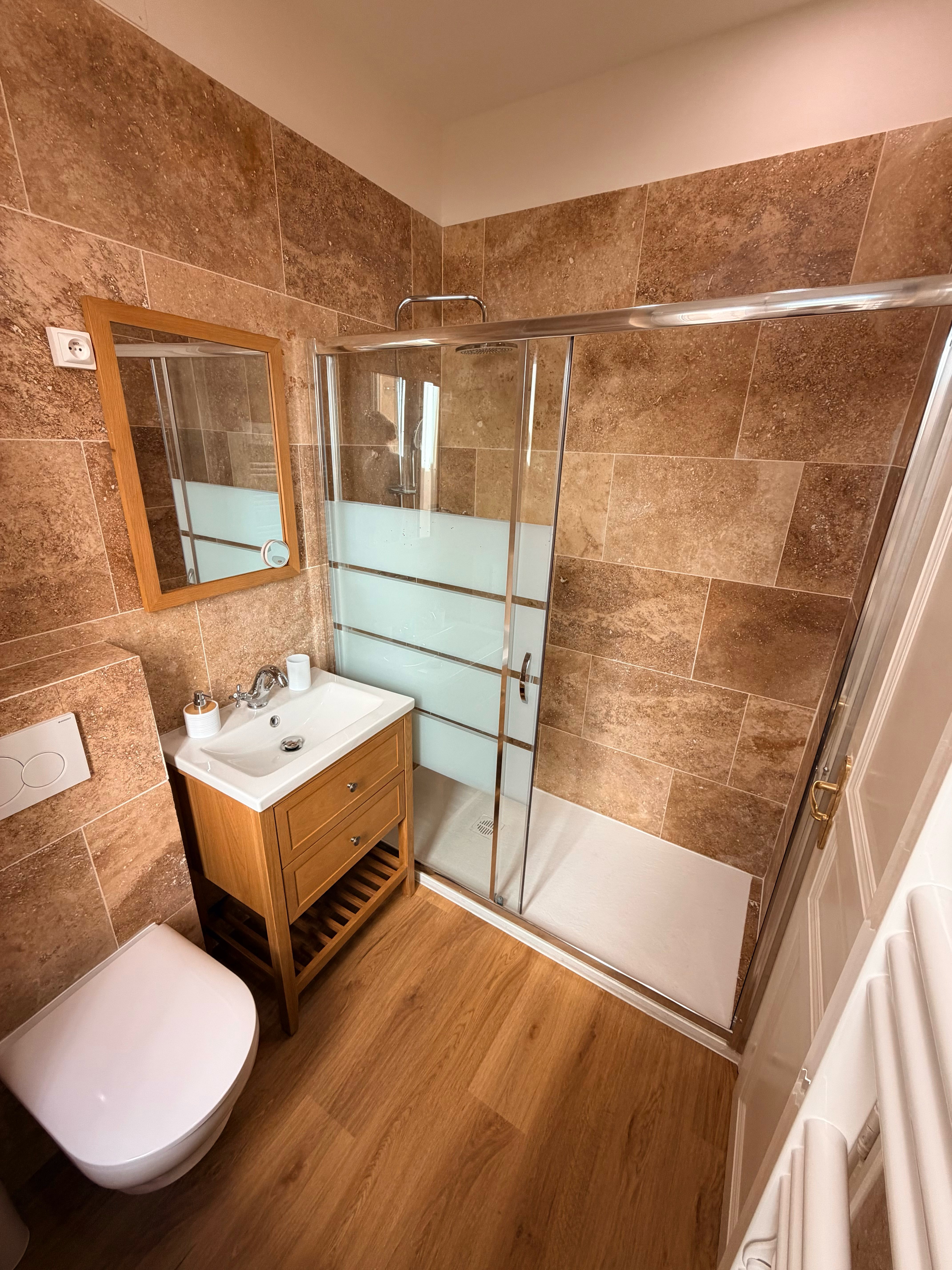 ID 219 MACE 2 BEDROOMS 4