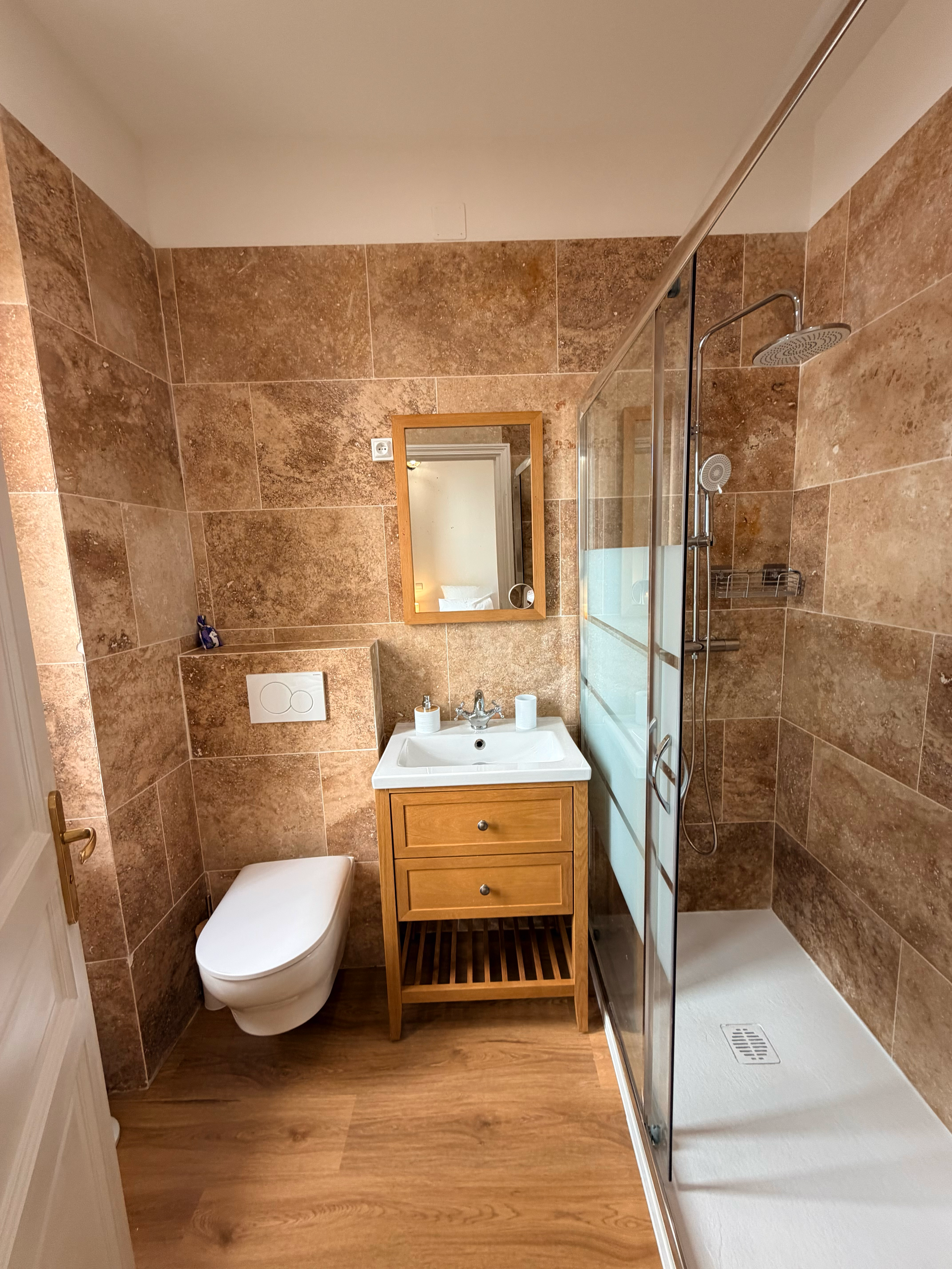 ID 219 MACE 2 BEDROOMS 3