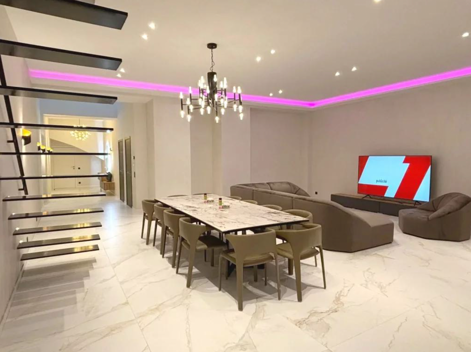 ID 621  - 6 BEDROOM TRIPLEX TOWNHOUSE 1