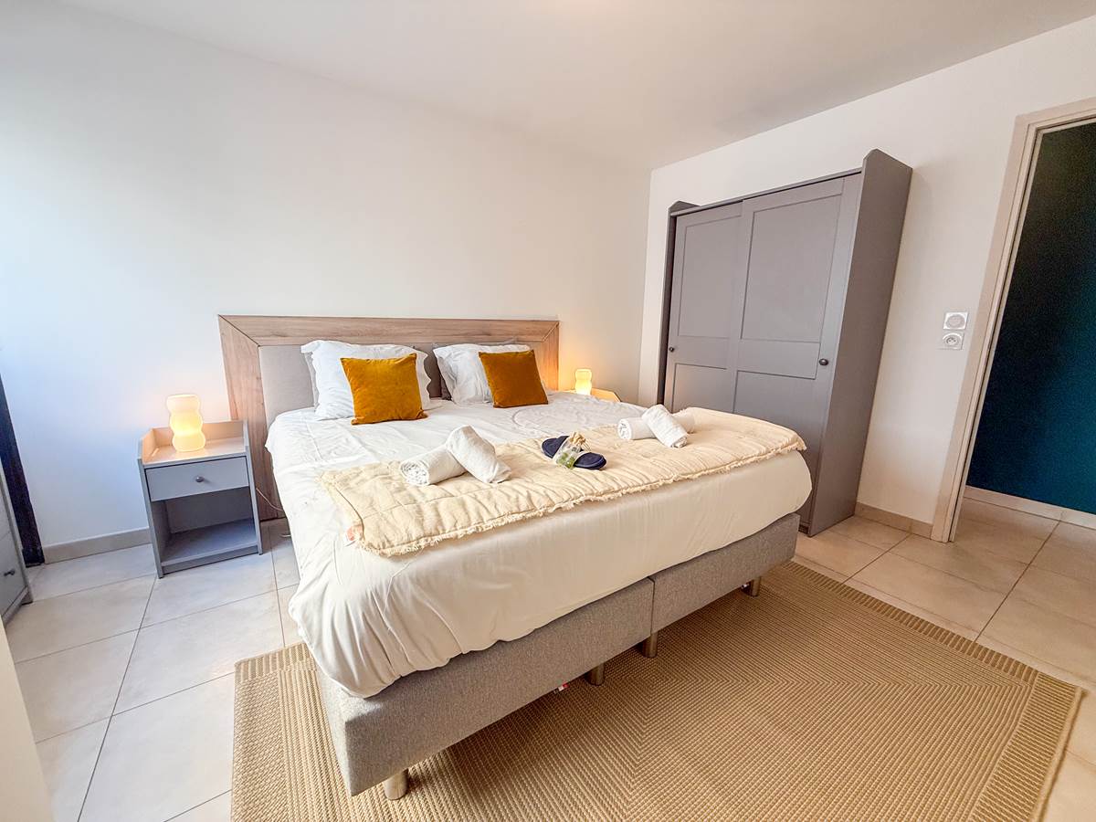 ID 102 BONE - 1 BEDROOM 7