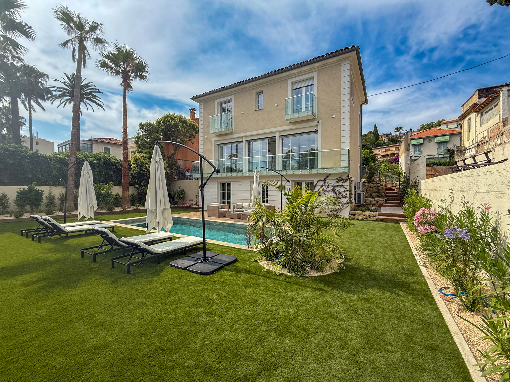 VILLA JUIN  - 5 BEDROOM 1