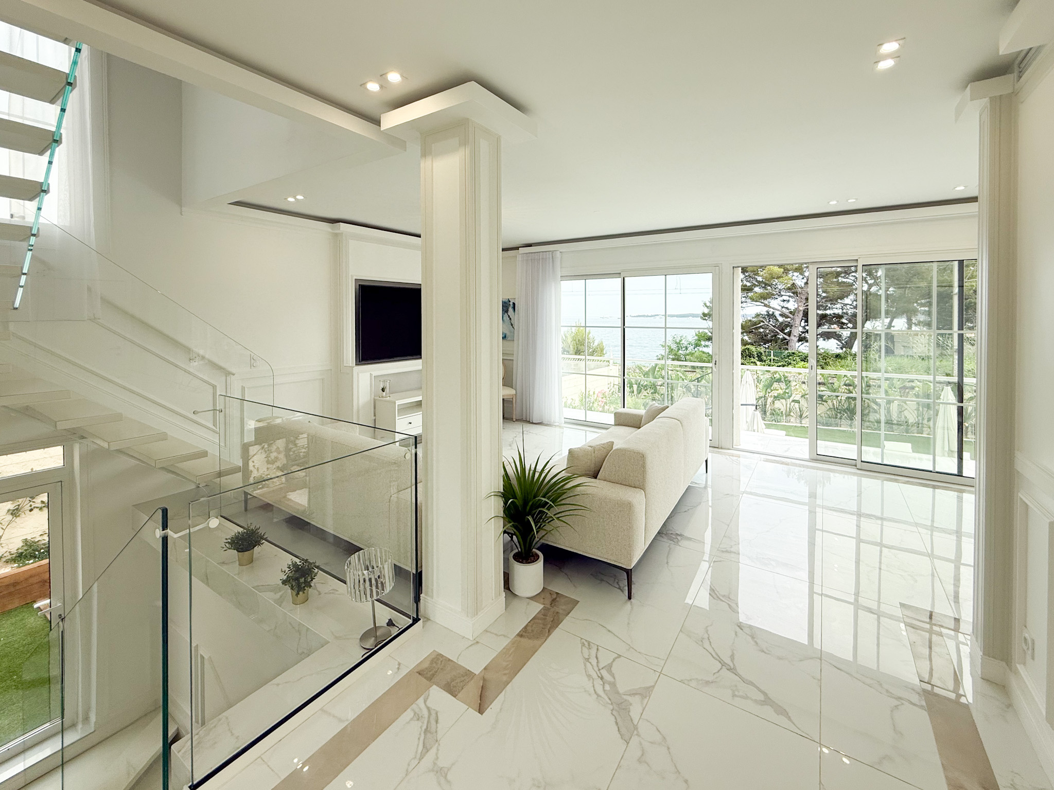 VILLA JUIN  - 5 BEDROOM 3