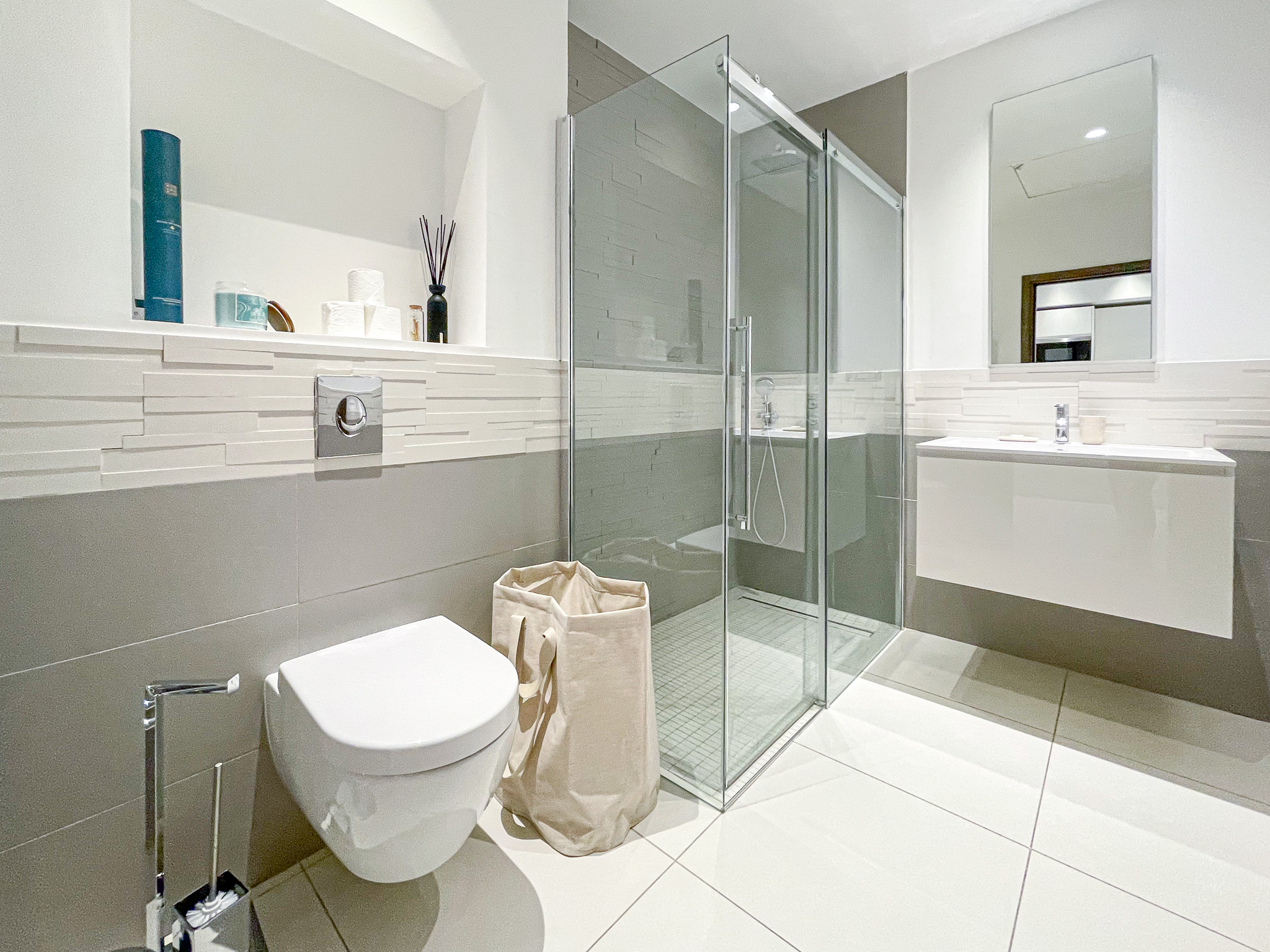 THE POOL HOUSE Cannes 16