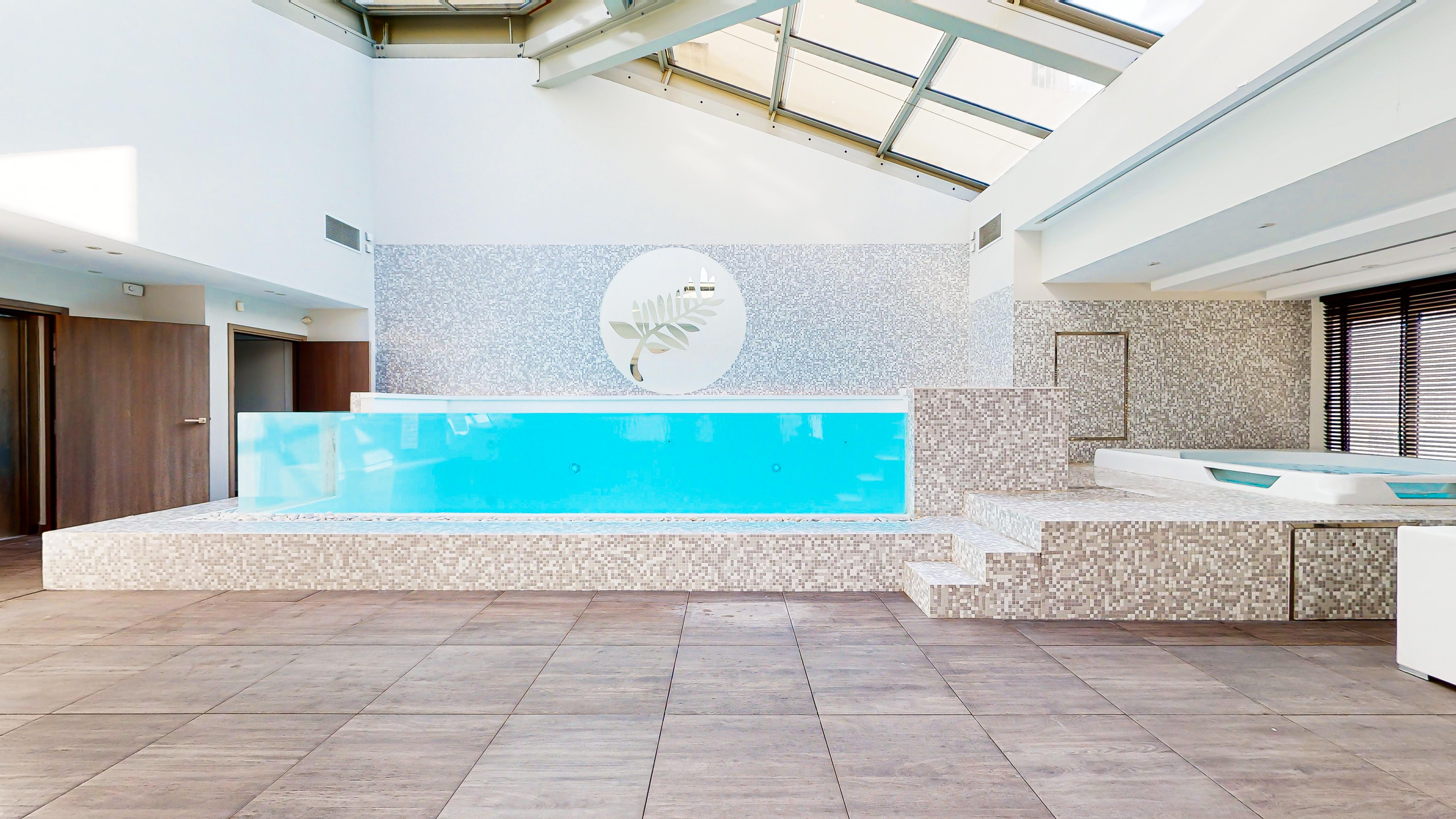 THE POOL HOUSE Cannes 9