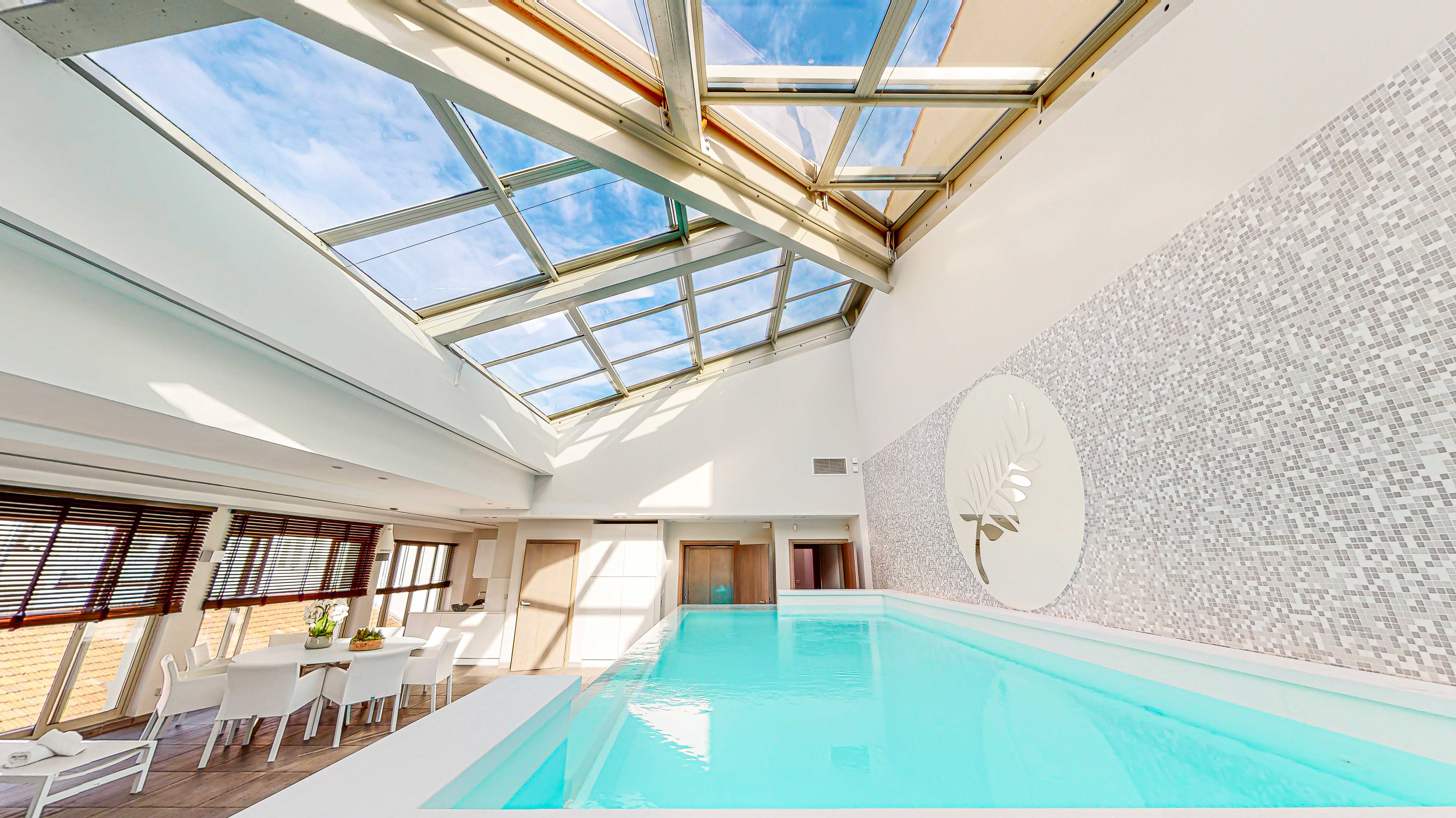 THE POOL HOUSE Cannes 3