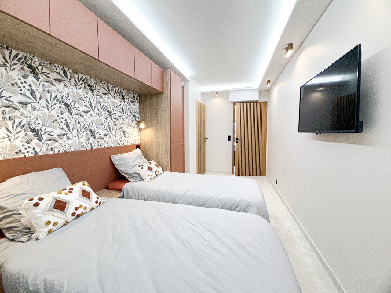 ID 361 CLEMENCEAU GARDEN  - 3 BEDROOMS 25