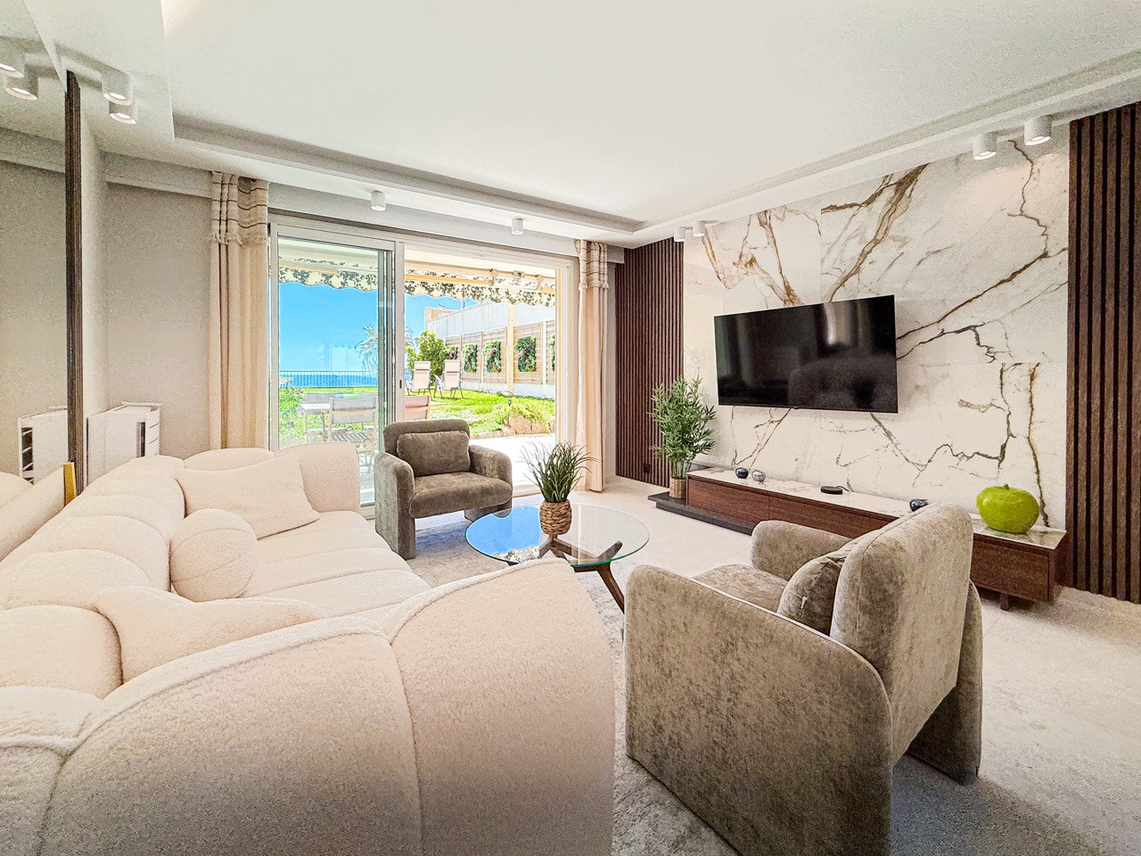 ID 361 CLEMENCEAU GARDEN  - 3 BEDROOMS 30