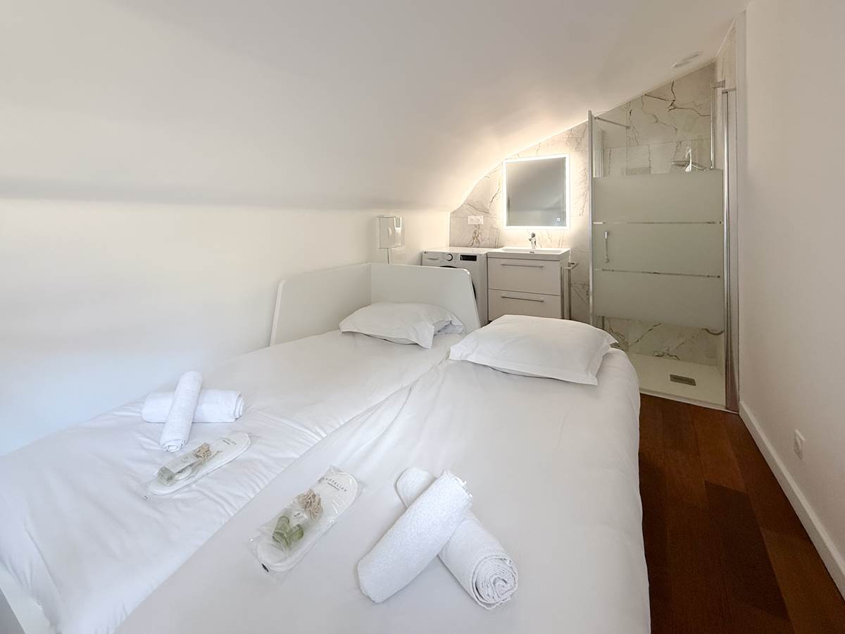 ID 235 MEYNADIER   - 2 BEDROOMS 5